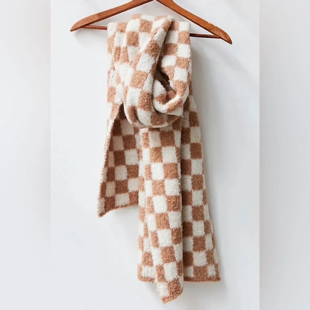 Free People Checkers Carry On Scarf & Tote Set Caramel Brown and Cream - Picture 4 of 8